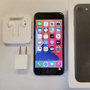 iPhone 7 - 128GB - Unlocked - Black - USB Power Adapter - EarPods